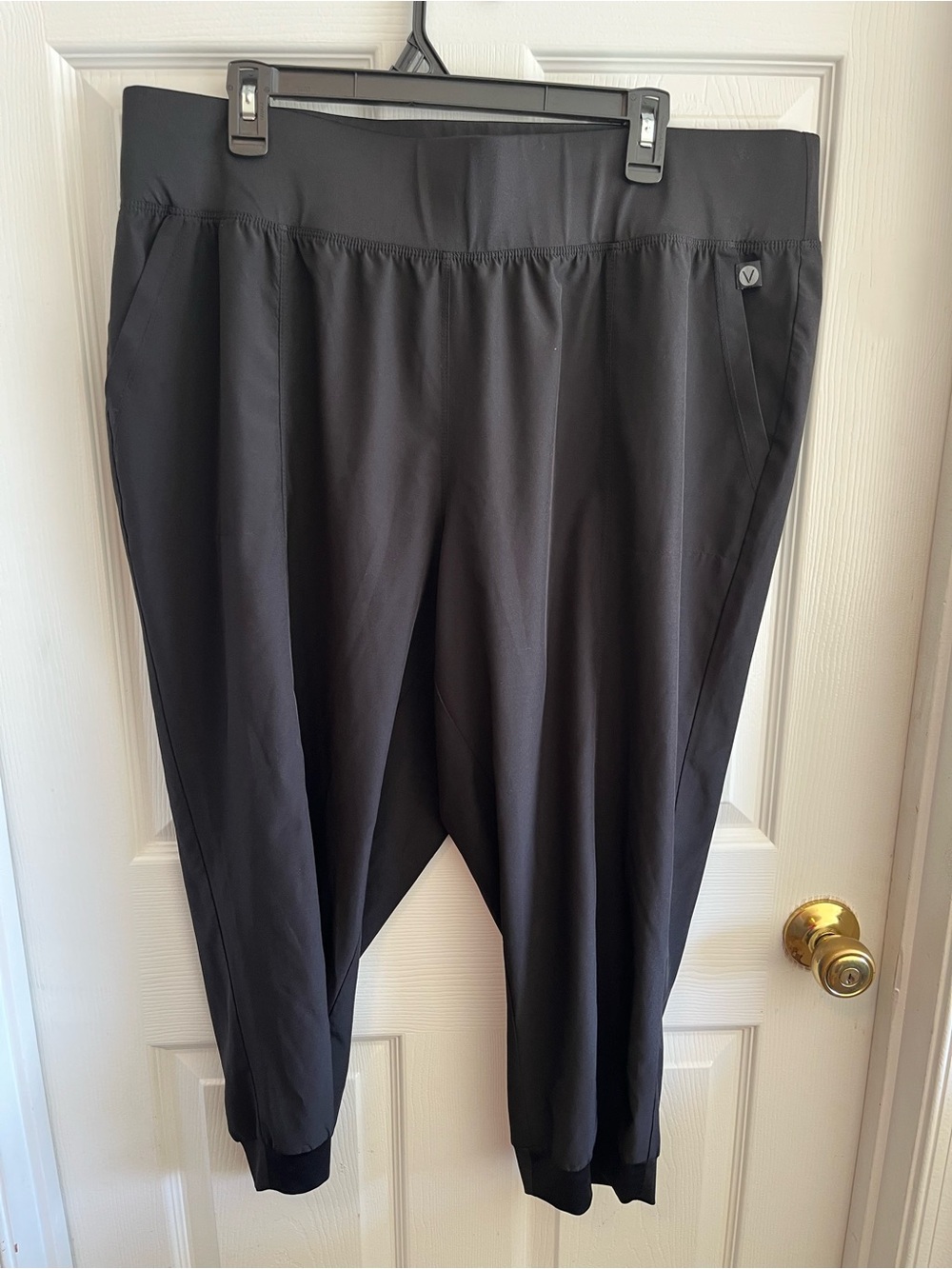 EUC Livi Active by Lane Bryant Black Capri Jogger Pants size 18/20